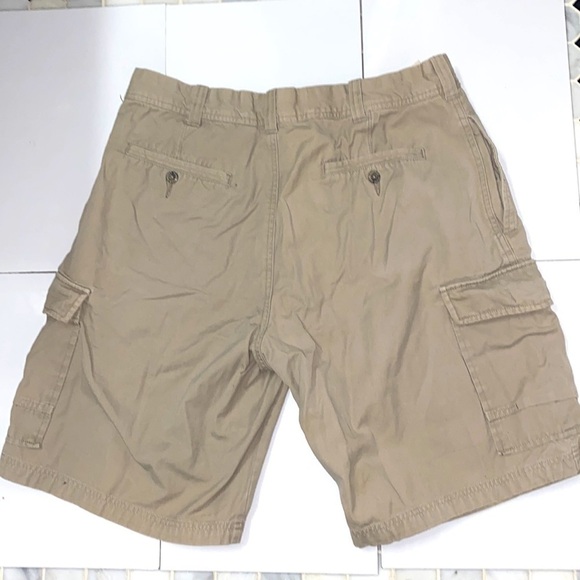 Perry Ellis mens khaki tan 💯 cotton cargo shorts. Size 36. - Picture 2 of 7